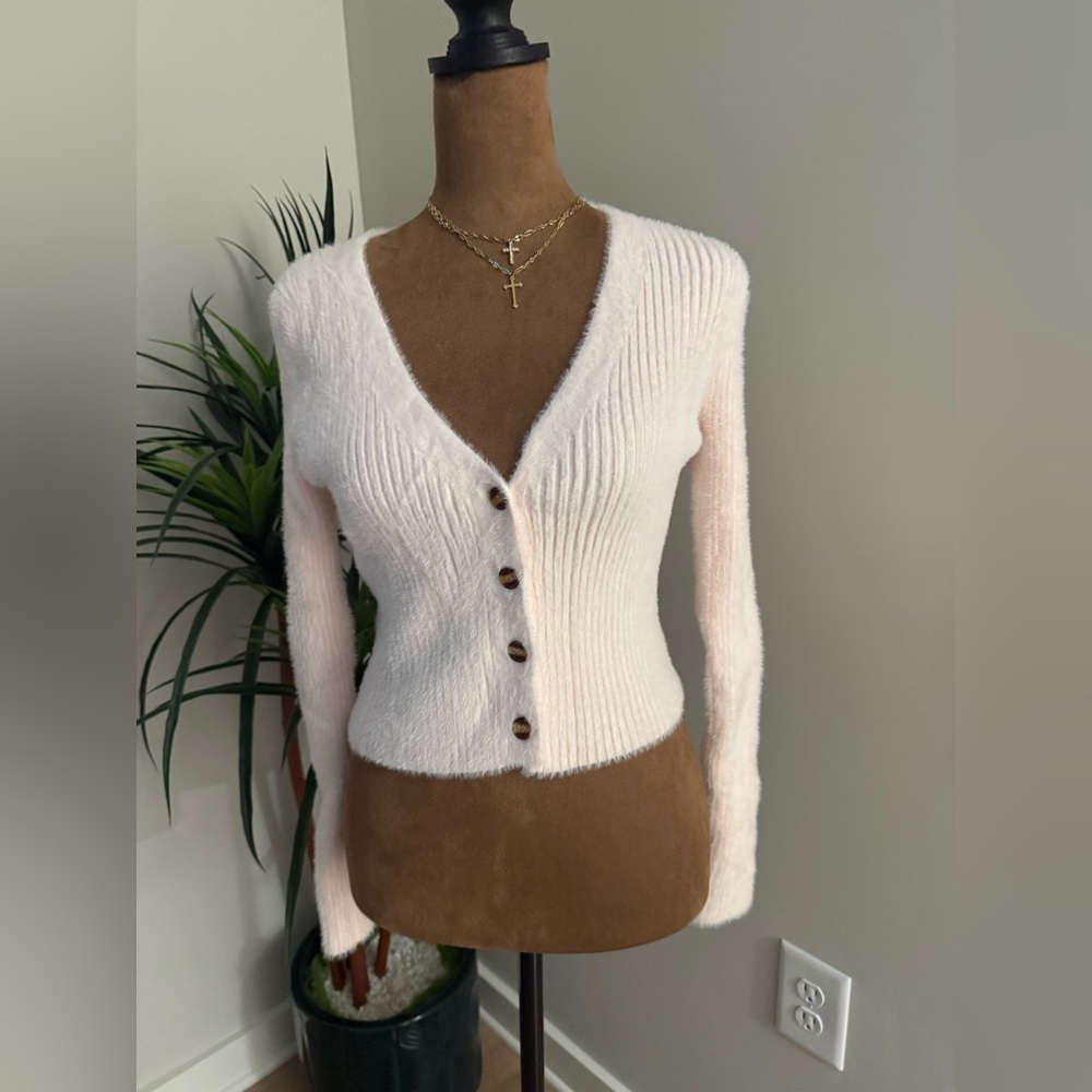 NWT 🌸 Princess Polly fuzzy cropped pink cardigan